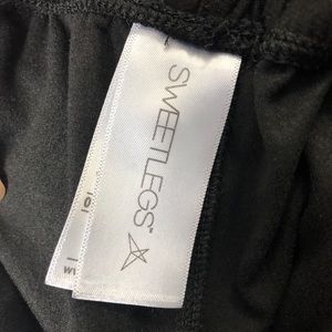 [Save 20% on 2+ items!] Sweet Legs - Hardly Worn!